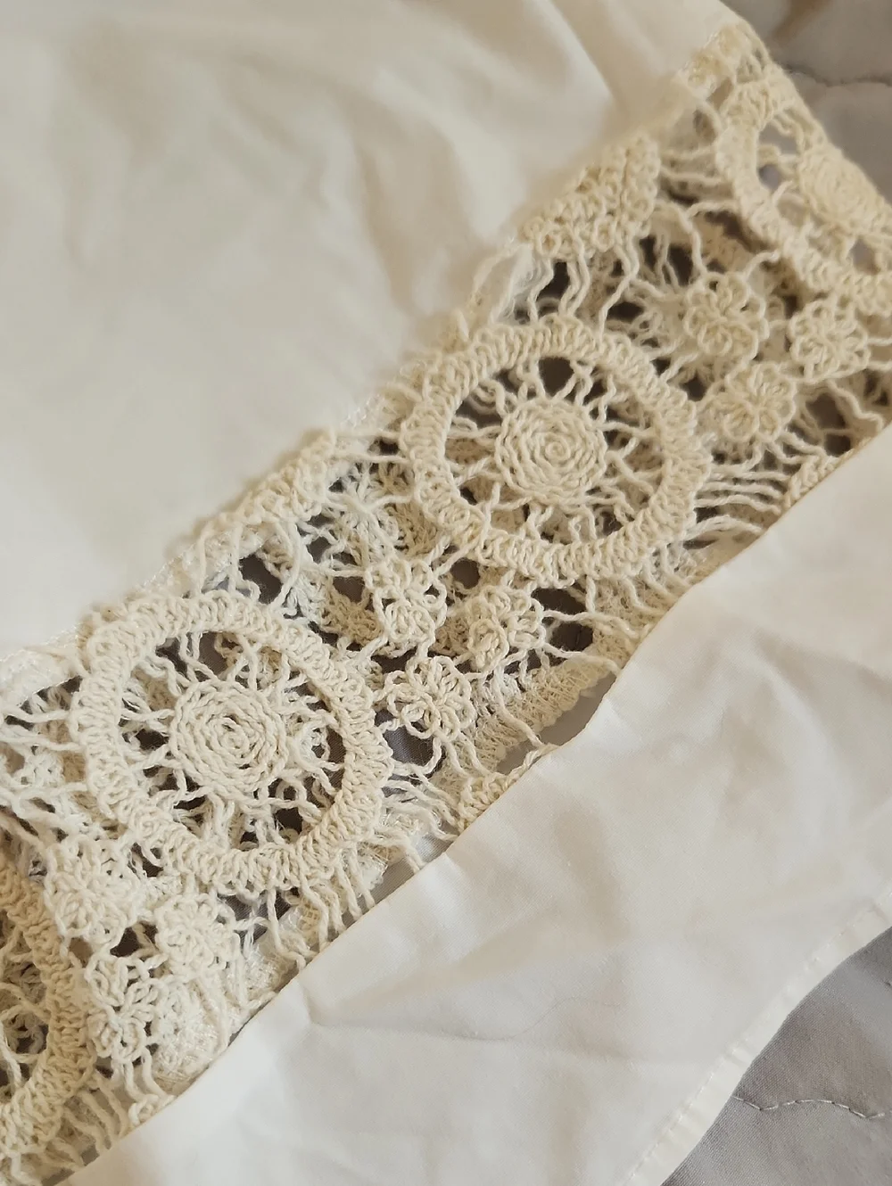 White Girls' Ruffle Sleeve Dress with Lace